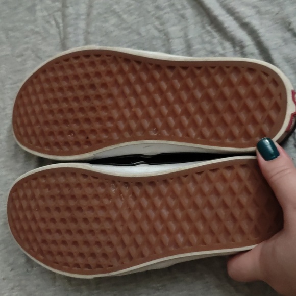 Vans - Picture 7 of 9